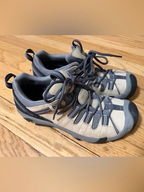 Keen Women’s Size 9 Hiking Shoes